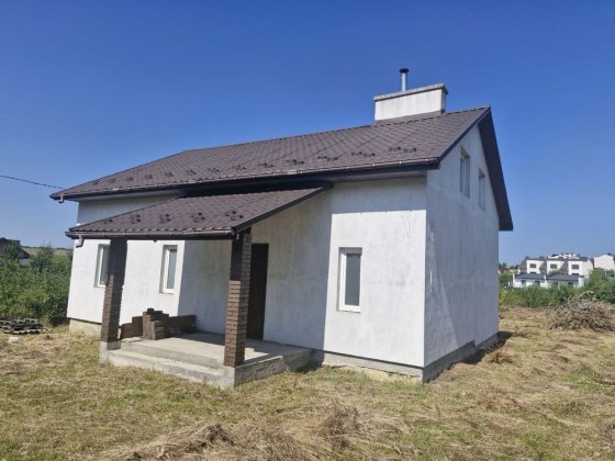 Продається окремостоячий будинок з частковим ремонтом у Солонці.
