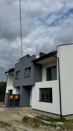 Добротний котедж в Зимній Воді з центральними комунікаціями - фото 1