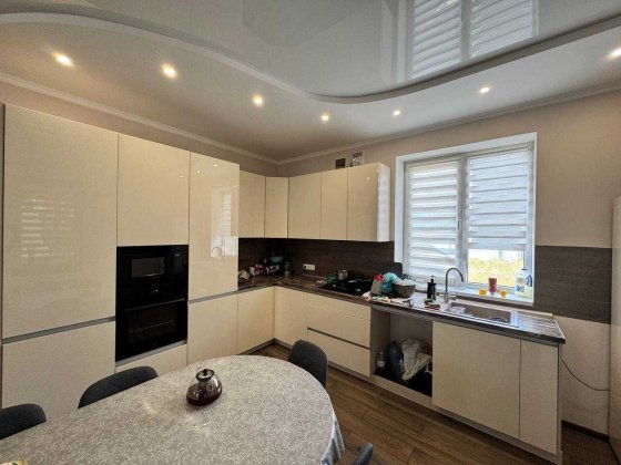 2-поверховий будинок в Червоному Хуторі Лиманка