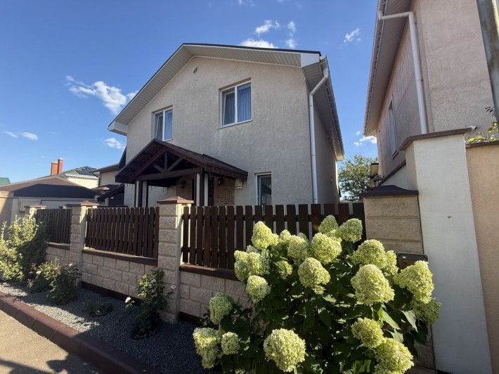 Продам Дом 4 комнаты и кухня гостинная - фото 1