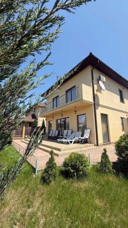 Продам дом в Лесках с отличным ремонтом+мебель+техника Море рядом - фото 1