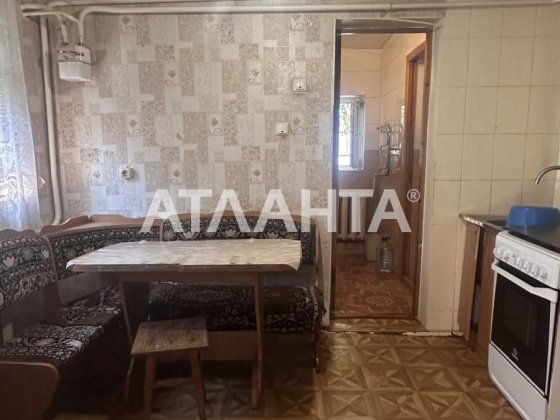 Дом на морской стороне, Лески Лески