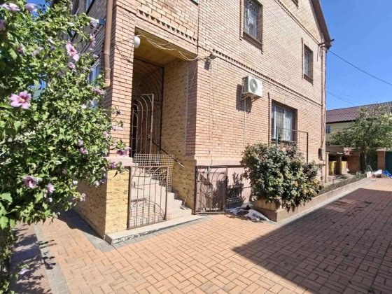 Хозяйский дом в Сухом Лимане из  красного кирпича Сухой Лиман