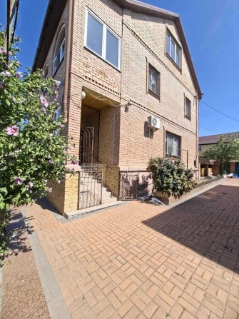 Хозяйский дом в Сухом Лимане из  красного кирпича - фото 1