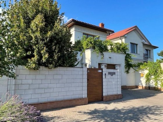 Дом в Совиньоне, рядом с морем, 5 соток, свежий ремонт, гараж