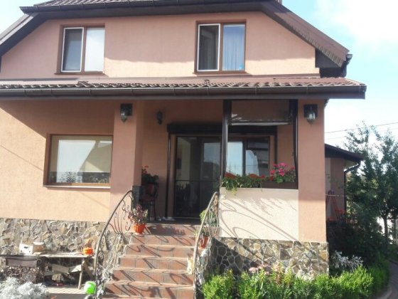 Продам добротний будинок.За луцким кільцем праворуч.Городецька с/р. Обаров