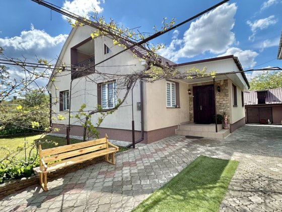 ЗАТИШНИЙ БУДИНОК 15хв від центру Рівного Корнин