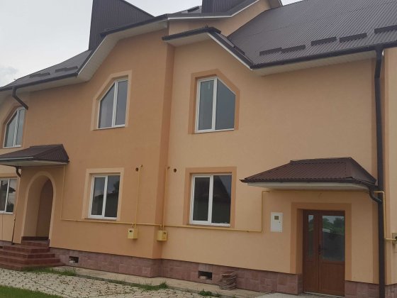 Котедж з гаражем Чертков