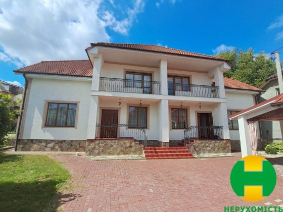 Продається  частина 2-поверхового будинку. Чортків Чертков