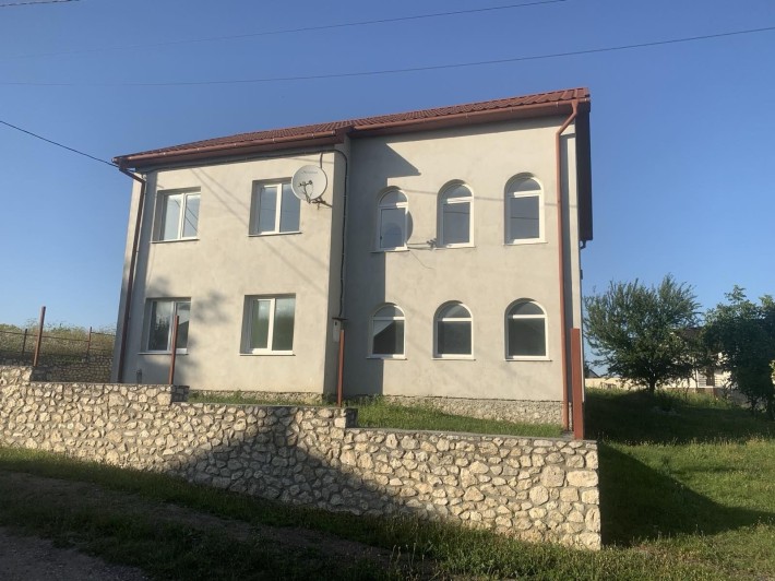 Окремий будинок в с. Байківці та земельна ділянка - фото 1