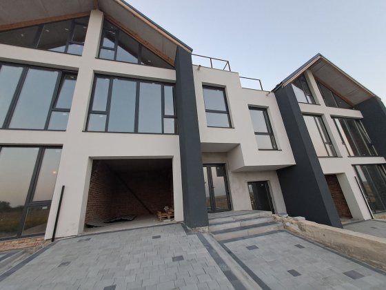 Продаж 3 пов. будинок-таунхаус, 2.3 сотки, 133 кв.м, Байківці Байковцы