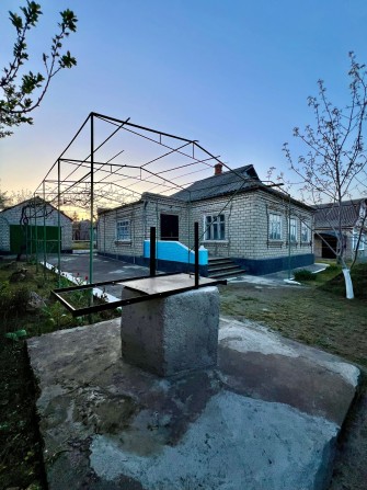 Продам приватний житловий будинок у місті Первомайськ. - фото 1