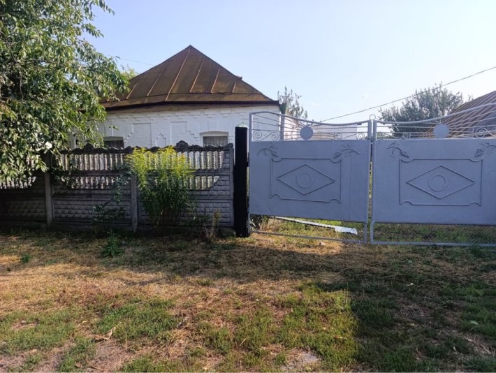 Продається житловий будинок із земельною ділянкою - фото 1