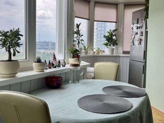 Продаж 1-к квартири площа Оболонська 2а Київ