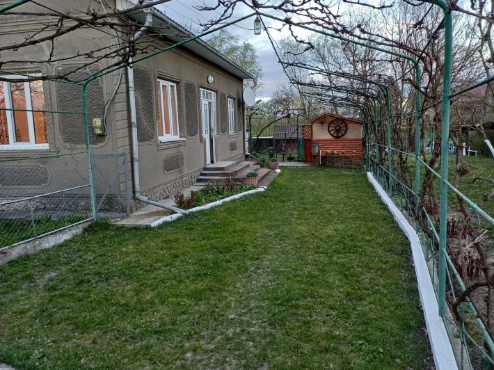Продається будинок в м. Новоселиця, район  лазні, поблизу парку. - фото 1