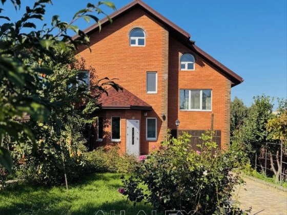 Продам будинок з гаражем Белая Церковь