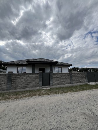 Одноповерховий будинок в лісовій частині Бучі - фото 1