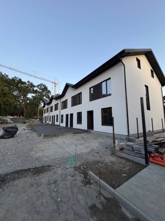 Кутовий таунхаус з великим подвір'ям 9×6 метрів. Вихід в парк "Дубки"! - фото 1
