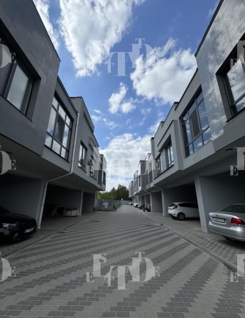 Продам танхаус 111 м.кв. Зелена поляна вул.Квартальна Бровари TV - фото 1