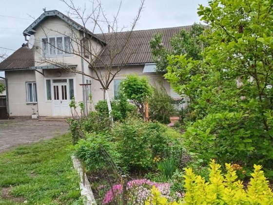 Продаж дому в Івано-Франківску Опришівці на 2 сім'ї Івано-Франківськ