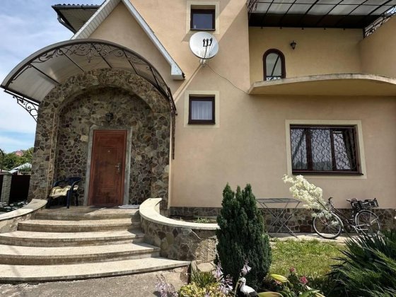 Продам великий будинок в кращій локації міста с.Вовчинець Івано-Франківськ