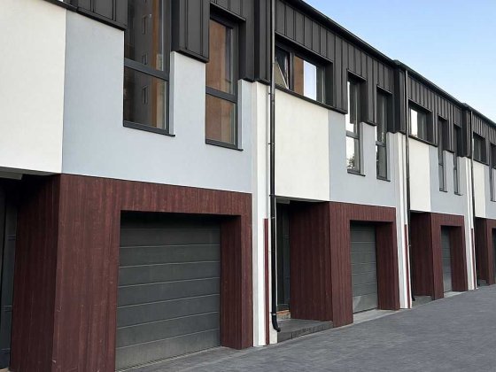 ЗДАНИЙ   Таунхаус з Гаражем  в місті ІВано-Франківськ Івано-Франківськ