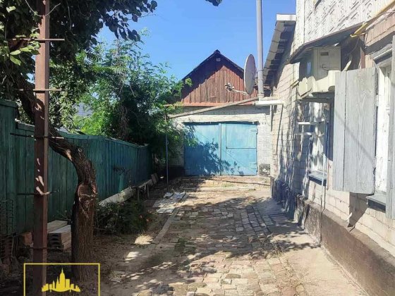 Продам  окрему  частину   будинку  у  нагірній частині Кременчука Кременчуг