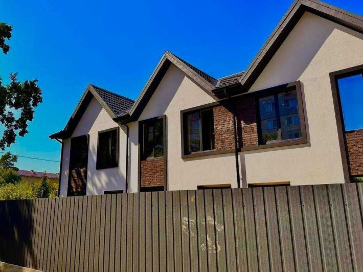Продам таунхаус з газом в Центрі Ірпеня. Поруч 17 Школа, парк Незнайка - фото 1