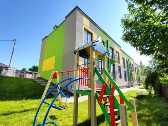 Продаж ТАУНХАУСА з гаражем та ремонтом / меблями в місті Івано-Франківськ