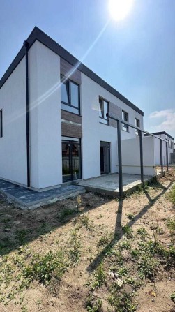 Дуплекс з центральними комунікаціями в Бучі, є підвали, ВСЕ ПОРУЧ - фото 1