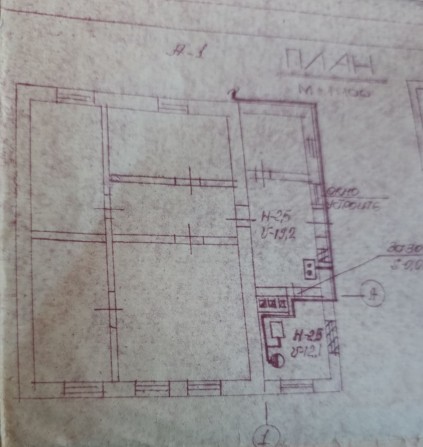 Срочно.Продаю дом на Карачунах.4Комнаты..рядом остановка ,школа ,садик - фото 1