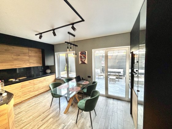 Якісний і стильний таунхаус з продуманим планування Ирпень