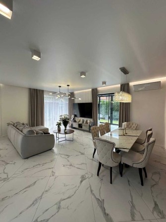 Продаж стильного будинка з дизайн ремонтом під Києвом, закрите КМ ! - фото 1