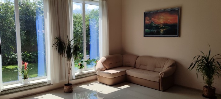 Сучасний будинок з ідеальною локацією - фото 1