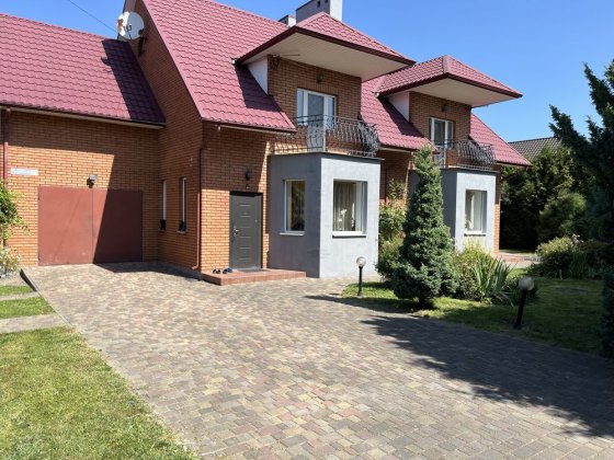 Будинок на два окремих входи,півтора поверхи. Луцьк