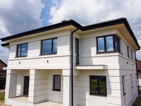 ПРОДАЖ! Котедж 1/2 з 4 сот землі та розтермінуванням до 5-ти років Ровно