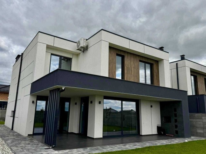 Продаж елітного будинку на Щасливому з стильним ремонтом та ділянкою - фото 1