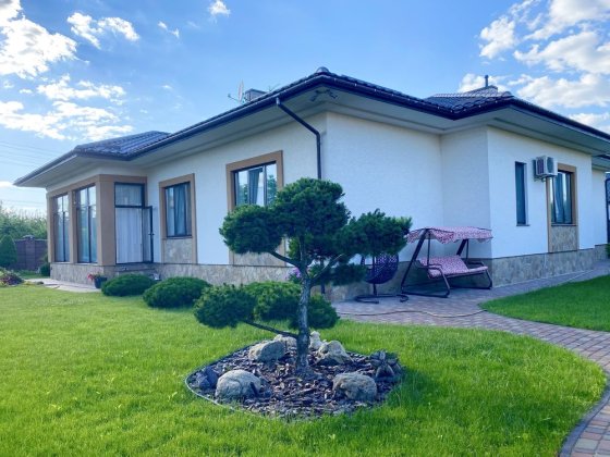 Будинок в елітному районі «Газовик» 10 соток, міські комунікації. Рівне