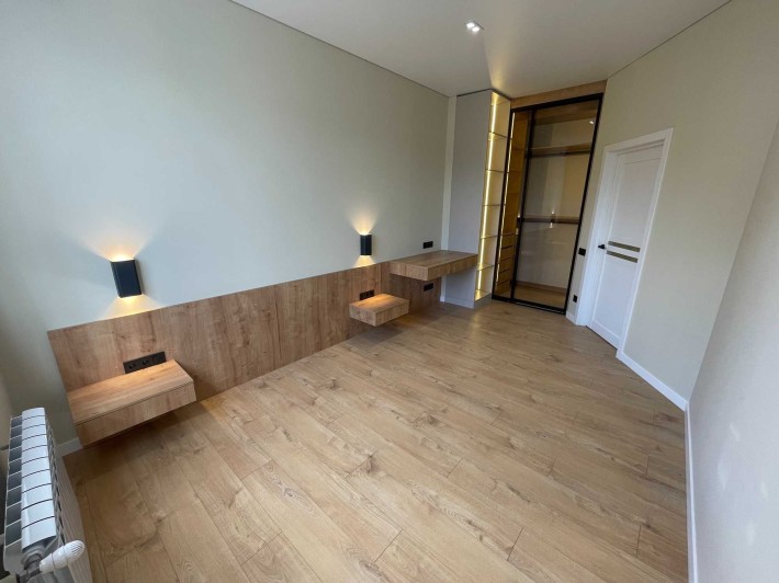 Таунхаус з ремонтом біля лісу, тераса на даху, топ локація - фото 1