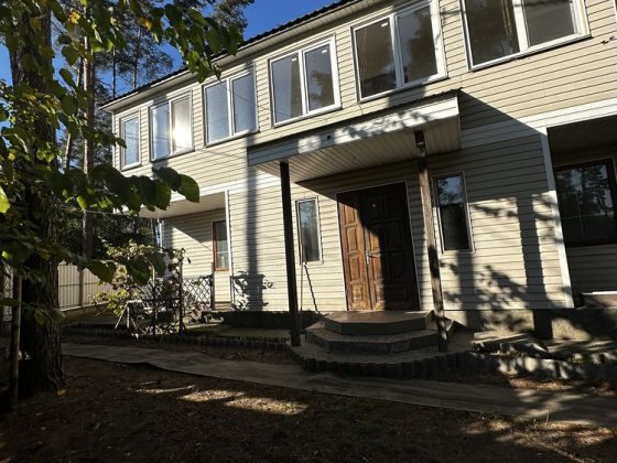 У продажі гарний будинок з великою територією поруч Центрального Парку Ирпень