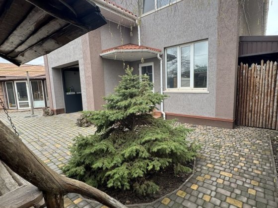 Продається 2 поверховий будинок в центрі міста. Кривий Ріг