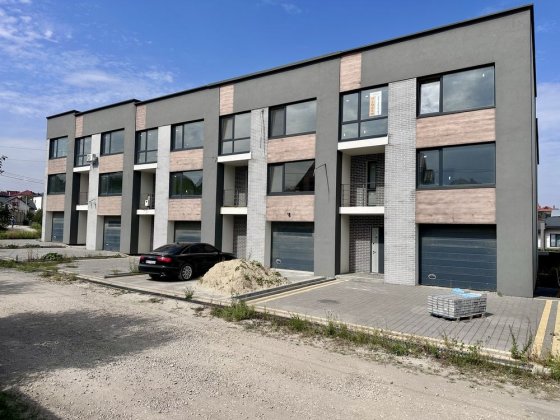 Продаж котеджу 188 м2 з гаражем та підвалом на ділянці 1,8 соток Тернополь