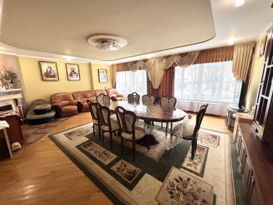 Продаж котеджу неподалік центру Тернополя Тернопіль