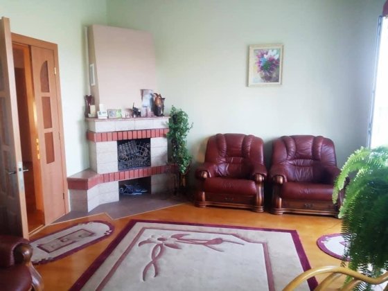 Продам великий добротний будинок (можна під приватну школу) в місті Ужгород