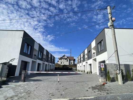 продаж, котедж р-н Червоні гори з гаражем Ровно