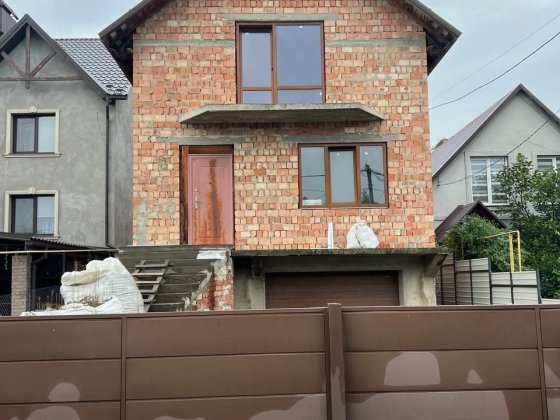 Продаж господарства, з 2-х будинків (осн 140 та гость 80м²) Черновцы