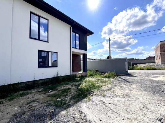 Продаж кутового котеджу на Газовику!!! Ровно