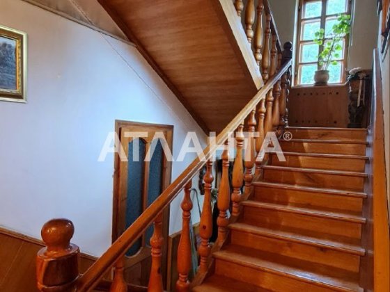 Будинок 2 поверхи  331 кв в центрі Черновцы