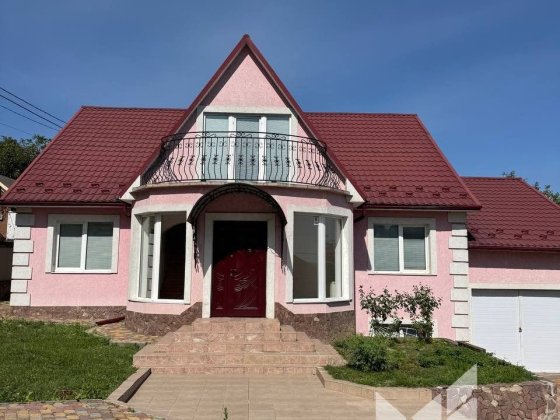 Продається будинок в р-ні Гарячий Урбан Чернівці