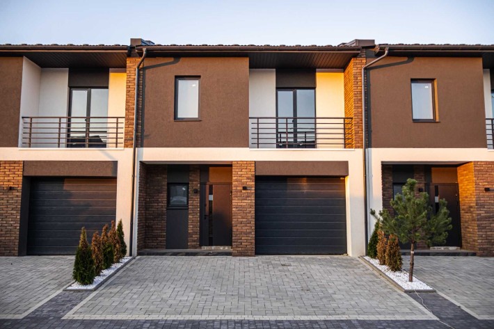 Продається готовий ТАУН ХАУС з міськими комунікаціями вул. Спортивна - фото 1